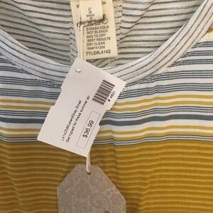 Super Cute Tank NWT Hem & Thread Small